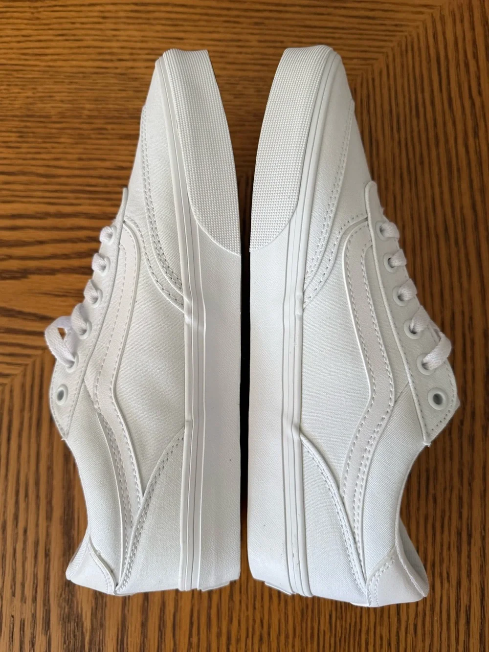 VANS Brooklyn Sneakers - White Canvas